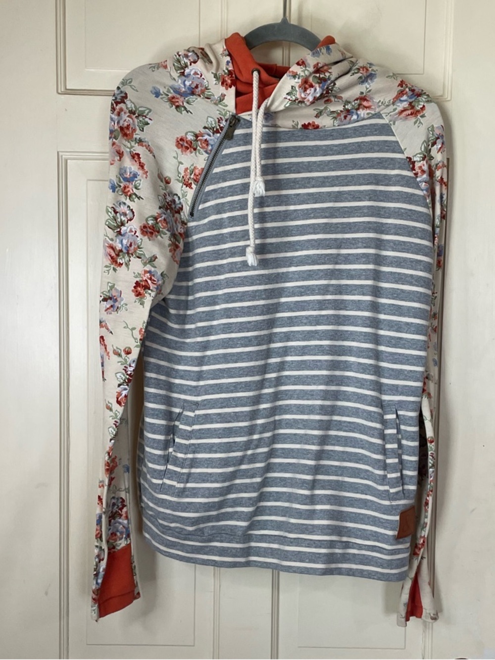 Ampersand Avenue Women's Large Gray Floral Double Hood Sweatshirt